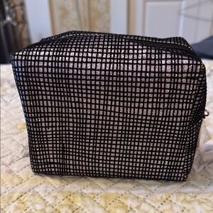 MAC Elegant Black and Gold Women's Cosmetic Bag
Soft Body